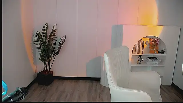 zhoulan-bb online show from April 2026 02:24:02 AM