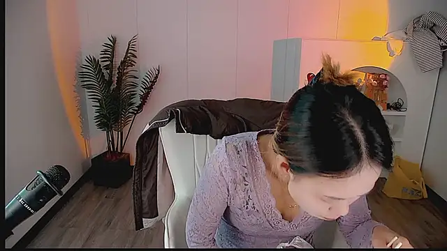 zhoulan-bb online show from April 2026 02:21:01 AM