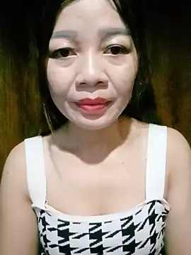 Snapshot of Yiyi102300 chatting on May 2026 09:46:01 PM Yiyi102300 online show from May 2026 09:46:01 PM
