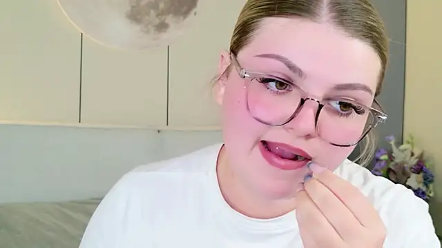 Snapshot of WendyPage chatting on July 2026 03:52:01 PM WendyPage online show from July 2026 03:52:01 PM
