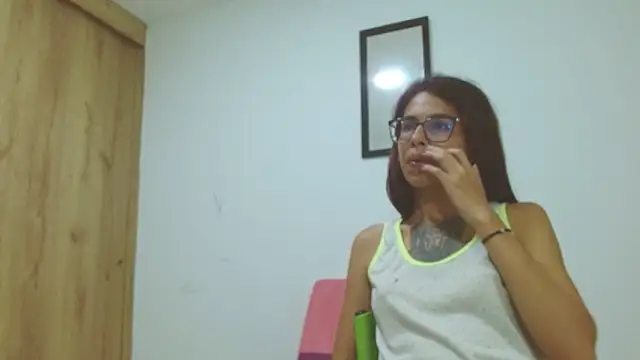 Emily Lopera online show from May 2026 05:04:02 AM