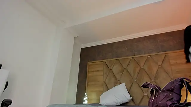 AlondraSoomer online show from May 2026 04:18:01 AM