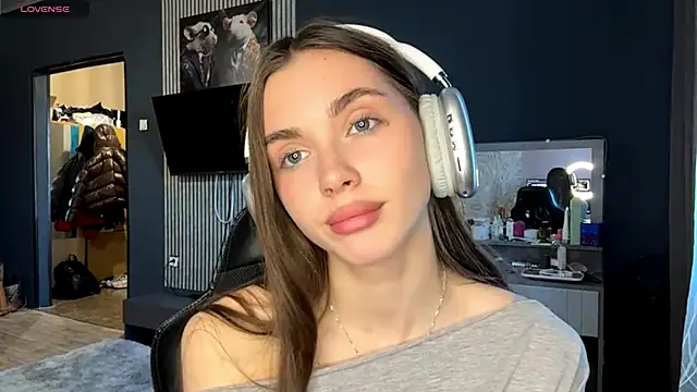 Veluxe online show from March 2026 03:02:01 PM