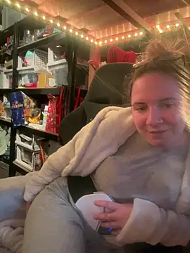 curvyneon online show from April 2026 02:15:01 PM