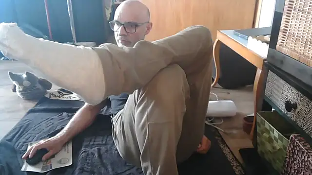 Snapshot of Thomate24 chatting on June 2026 01:12:01 PM Thomate24 online show from June 2026 01:12:01 PM
