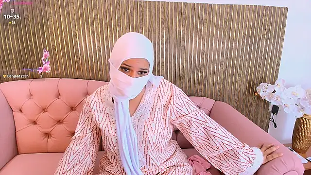 Aminaa Kaarim online show from March 2026 06:34:02 PM