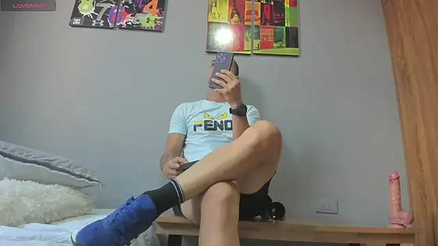 Enzoo98  online show from April 2026 06:45:01 PM