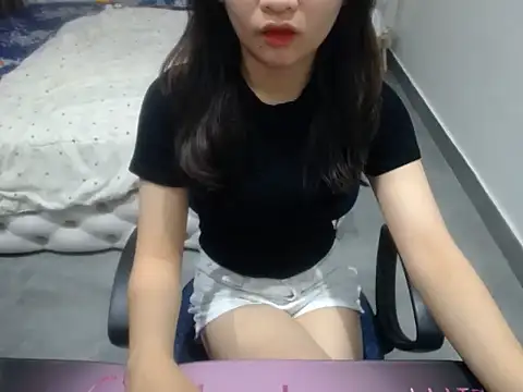 Snapshot of Aly_babe19y chatting on March 2026 04:29:01 AM Aly babe19y online show from March 2026 04:29:01 AM