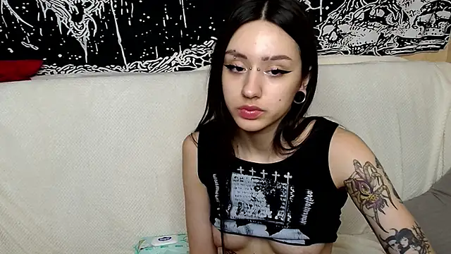 Snapshot of Finelia chatting on June 2026 10:46:02 AM Finelia online show from June 2026 10:46:02 AM