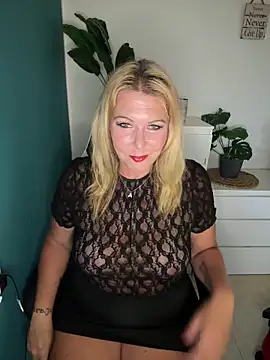 Snapshot of SuesseAurelie1 chatting on June 2026 04:24:02 PM SuesseAurelie1 online show from June 2026 04:24:02 PM