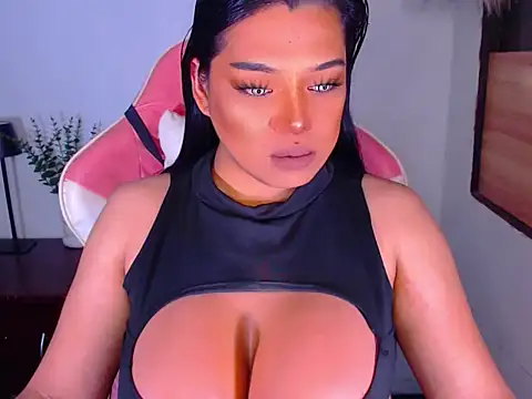 Snapshot of Zandralopez chatting on May 2026 05:45:02 PM Zandralopez online show from May 2026 05:45:02 PM