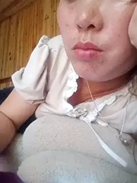 Snapshot of Abi-ni chatting on August 2026 01:03:01 PM Abi-ni online show from August 2026 01:03:01 PM