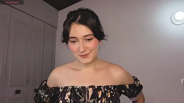 Snapshot of AleblancXOXO chatting on May 2026 10:07:01 PM AleblancXOXO online show from May 2026 10:07:01 PM