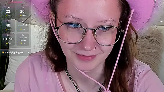 Snapshot of AmelieViolet chatting on July 2026 11:13:02 AM AmelieViolet online show from July 2026 11:13:02 AM