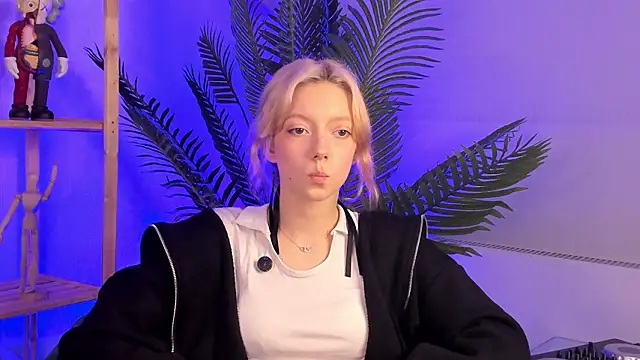 TyraTopinka online show from March 2026 01:37:02 PM