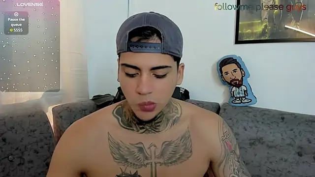 sweetlatinoboy online show from June 2026 12:25:02 PM