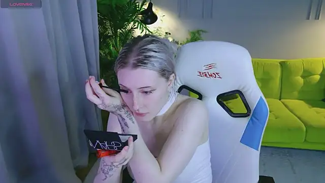Snapshot of oh__lily chatting on July 2026 01:38:01 PM oh lily online show from July 2026 01:38:01 PM