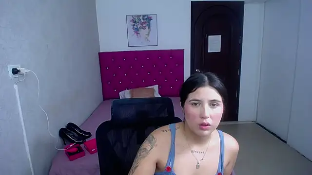 Snapshot of Pinkg_Fox10 chatting on July 2026 01:28:01 PM Pinkg Fox10 online show from July 2026 01:28:01 PM