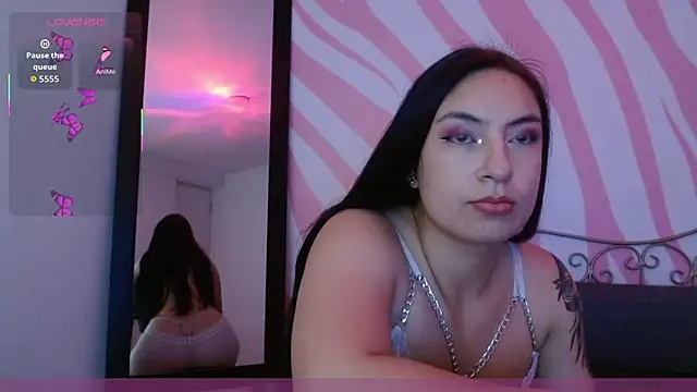 Snapshot of Scarlet_queen4 chatting on May 2026 01:08:01 PM Scarlet queen4 online show from May 2026 01:08:01 PM