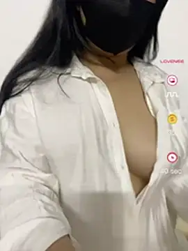 Snapshot of AliceDuong chatting on May 2026 03:12:01 AM AliceDuong online show from May 2026 03:12:01 AM