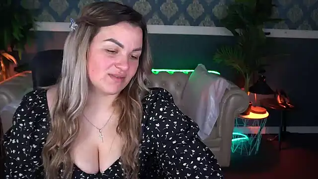 Snapshot of AlissyaGrayy chatting on May 2026 12:32:02 PM AlissyaGrayy online show from May 2026 12:32:02 PM
