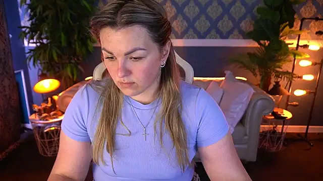 Snapshot of AlissyaGrayy chatting on June 2026 12:47:02 PM AlissyaGrayy online show from June 2026 12:47:02 PM