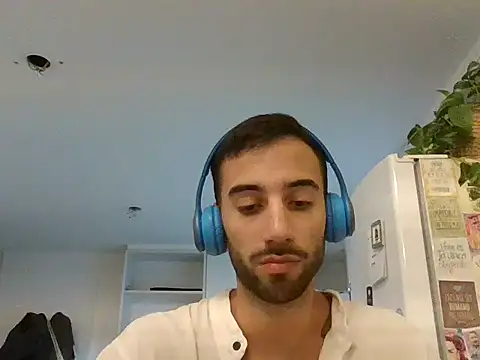 Snapshot of SantinnoVale chatting on March 2026 11:31:02 PM SantinnoVale online show from March 2026 11:31:02 PM