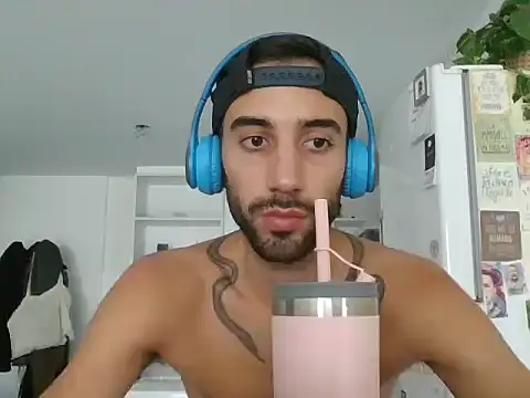 Snapshot of SantinnoVale chatting on March 2026 07:52:01 PM SantinnoVale online show from March 2026 07:52:01 PM