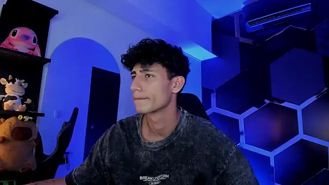 Snapshot of MaxiimoRomano_ chatting on July 2026 07:05:02 PM MaxiimoRomano online show from July 2026 07:05:02 PM