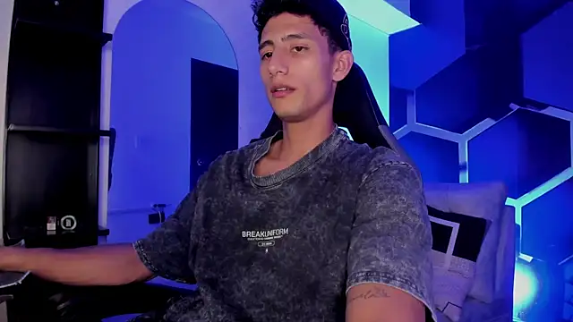Snapshot of MaxiimoRomano_ chatting on August 2026 07:17:01 PM MaxiimoRomano online show from August 2026 07:17:01 PM