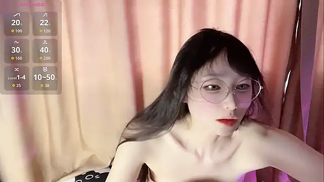 Snapshot of xinxinzii chatting on June 2026 11:18:01 PM xinxinzii online show from June 2026 11:18:01 PM