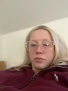 LeniMaria online show from April 2026 05:03:01 PM