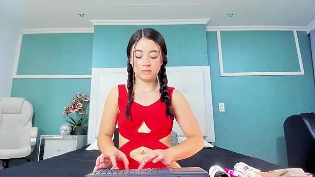 Snapshot of victoria_cutee chatting on May 2026 12:10:01 PM victoria cutee online show from May 2026 12:10:01 PM