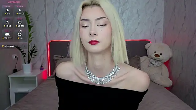 Snapshot of kittysocutie chatting on May 2026 12:30:02 AM kittysocutie online show from May 2026 12:30:02 AM