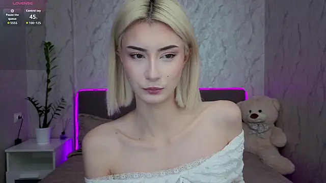 Snapshot of kittysocutie chatting on May 2026 12:05:01 AM kittysocutie online show from May 2026 12:05:01 AM