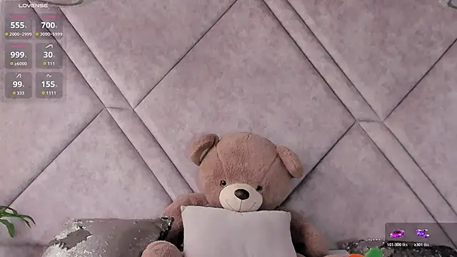 Snapshot of Amora_96 chatting on April 2026 01:27:01 PM Amora 96 online show from April 2026 01:27:01 PM