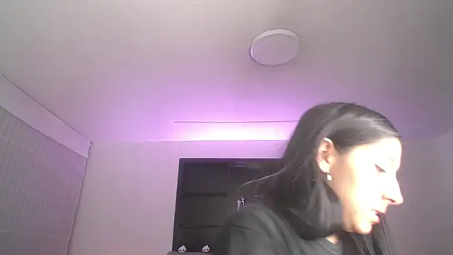 Melannyy V online show from August 2026 01:02:02 PM