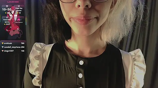 Layla Muur online show from April 2026 02:19:02 PM