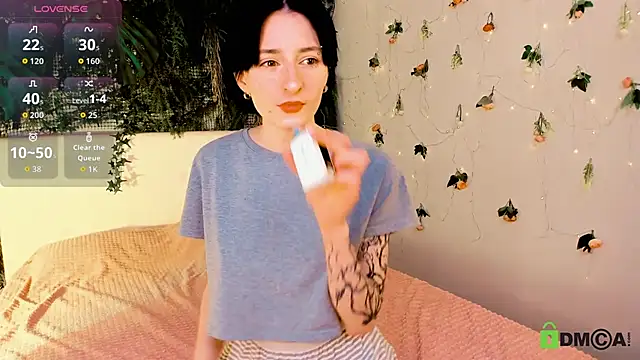 Snapshot of Kira__Cutie chatting on May 2026 09:23:02 PM Kira Cutie online show from May 2026 09:23:02 PM