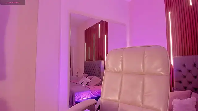 LiaSalvatore online show from April 2026 03:03:01 PM