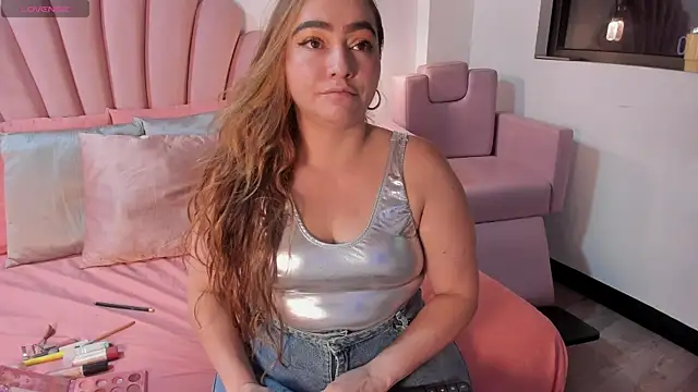 Snapshot of SabrinaVantress chatting on August 2026 04:04:01 AM SabrinaVantress online show from August 2026 04:04:01 AM