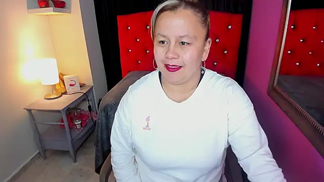 ScarletBigTitties online show from May 2026 12:10:01 PM