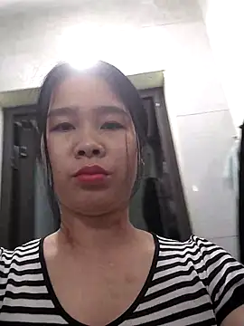 Snapshot of AmyLinee_01 chatting on March 2026 12:47:01 AM AmyLinee 01 online show from March 2026 12:47:01 AM