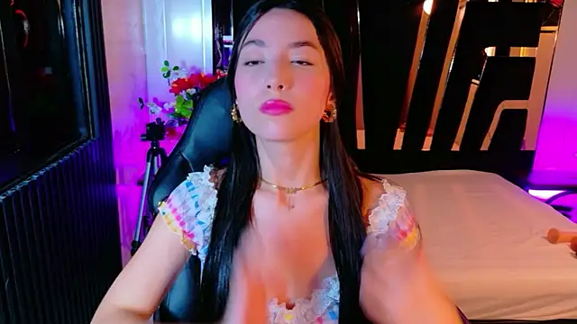 MiaLovelyn online show from April 2026 08:22:01 PM
