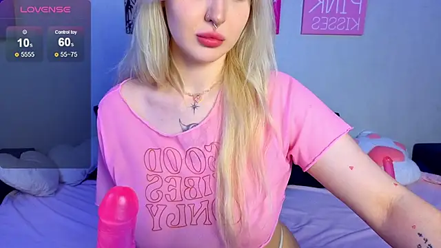 BlondieSummer online show from June 2026 06:25:02 PM