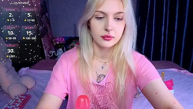 BlondieSummer online show from July 2026 06:17:01 PM
