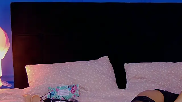 Snapshot of SiennaChantal chatting on March 2026 08:14:02 AM SiennaChantal online show from March 2026 08:14:02 AM