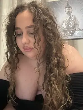 CurlyMaddie online show from April 2026 06:20:01 PM