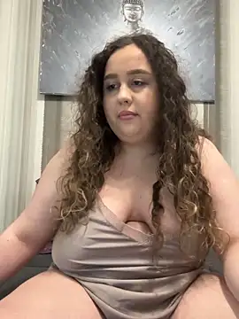 CurlyMaddie online show from April 2026 04:43:02 PM