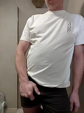 Essie deLona online show from March 2026 06:45:02 PM